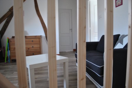 la mezzanie desservant les chambres de l'étage